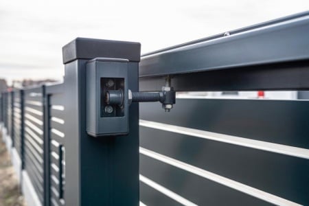 Portail sur-mesure, quels critères considérer pour un choix parfait